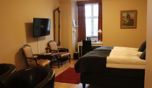 Family Room (2 adult, 2 child)