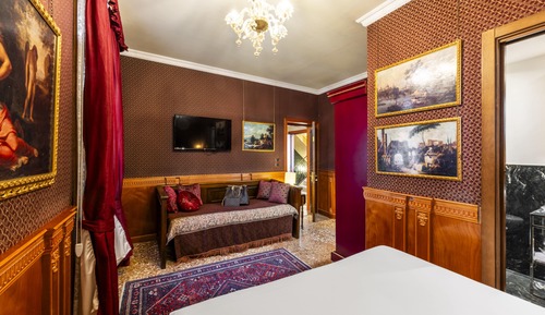 Family Room, 2 Bedrooms, 2 Bathrooms