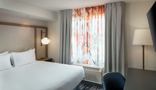 Executive Suite, 1 King Bed with Sofa bed (Mobility/Hearing Accessible, Tub)