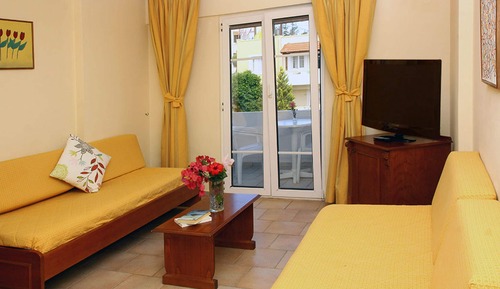Family Room, 2 Bedrooms, Garden View