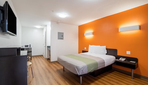Deluxe Room, 1 Queen Bed, Accessible, Non Smoking