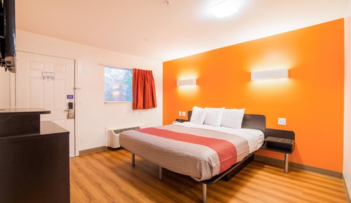 Standard Room, 1 King Bed, Smoking, Refrigerator & Microwave