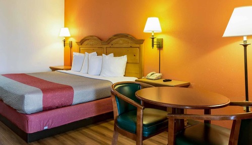 Deluxe Room, 1 King Bed, Smoking, Refrigerator & Microwave