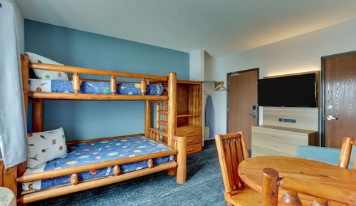 Family Suite, 1 Bedroom, Kitchenette, Balcony, Lake View
