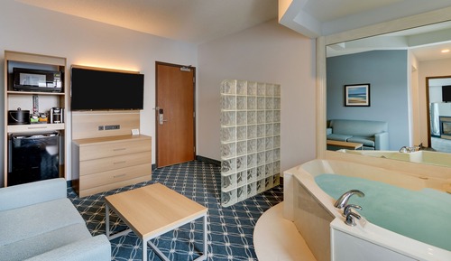 Deluxe Suite, 1 Bedroom, Jetted Tub, Balcony, Beachside