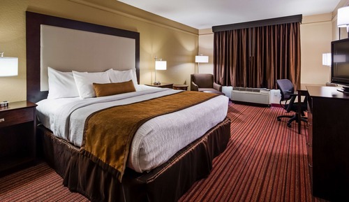 Standard Room, 1 King Bed, Accessible, Bathtub