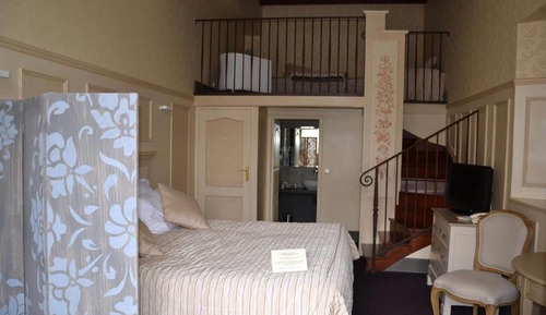 Room Pavillon Renaissance