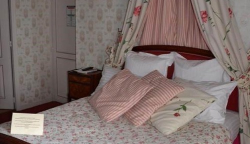 Room (Petite)