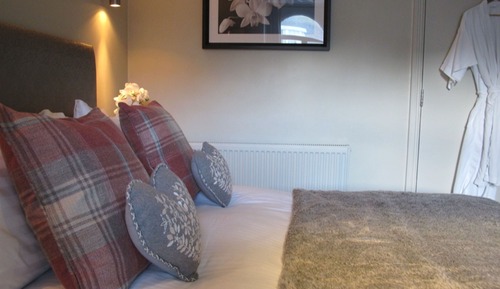 Double Room, Ensuite (Orchid - Cosy )