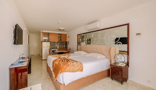 Deluxe Room, Terrace Sea or Pool View ( 2 Pax)
