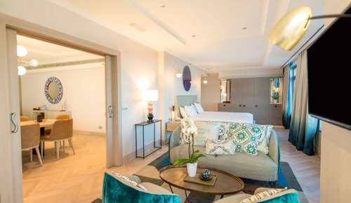 Suite, 1 King Bed (Skyline)