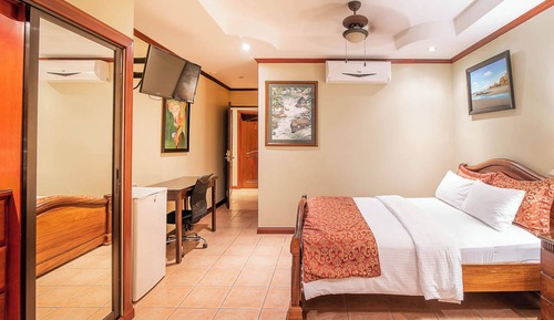 Deluxe Queen Room