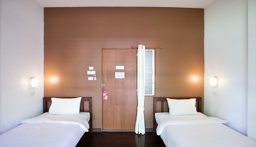 Economy Twin Room, 2 Twin Beds, Shared Bathroom
