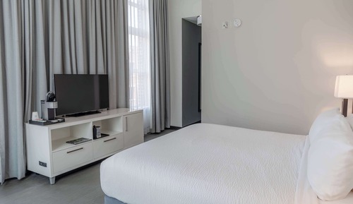 Suite, 1 King Bed, Accessible, Non Smoking (Mobility)