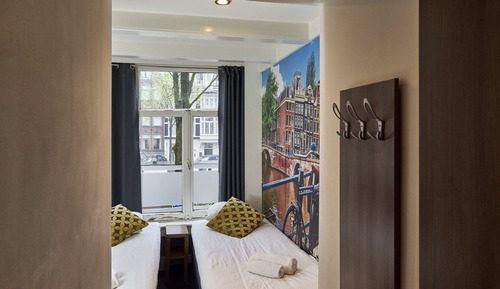 Basic Double or Twin Room, 2 Twin Beds, Shared Bathroom