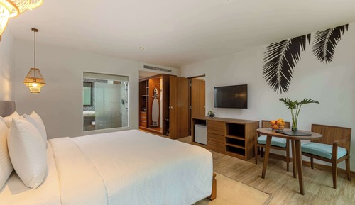 Deluxe Room, 1 King Bed, Balcony (Garden)