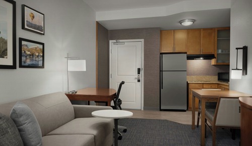 Suite, 1 Bedroom (Mobility/Hearing Access, Roll-In Shwr)