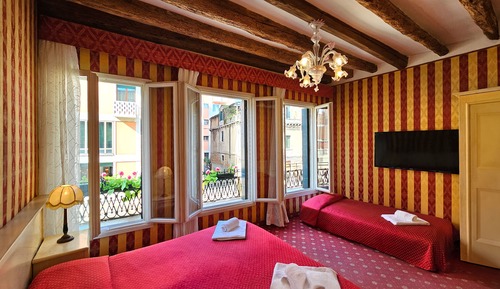 Deluxe Triple Room, Canal View