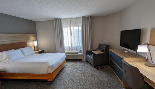 Studio Suite, 1 Queen Bed, Mobility Accessible (Accessible Tub)