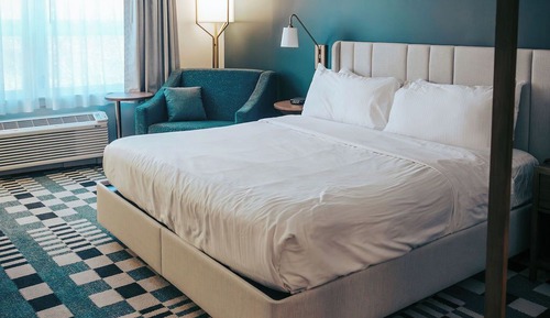 Standard Room, 1 Queen Bed