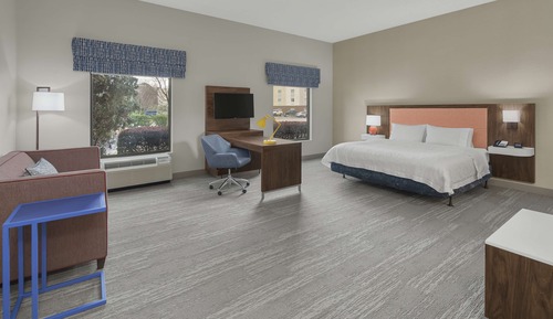 Suite, 1 King Bed, Accessible, Non Smoking