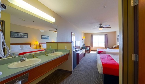 Double Room, 2 Queen Beds, Bay View (Pet Friendly)