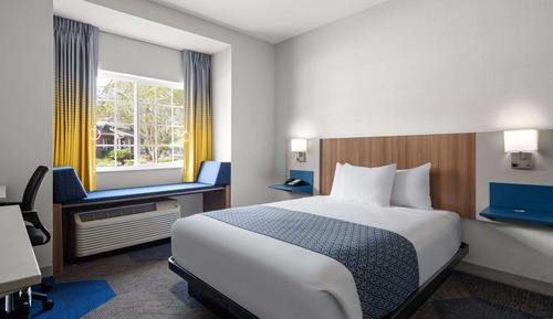 Standard Room, 1 Queen Bed