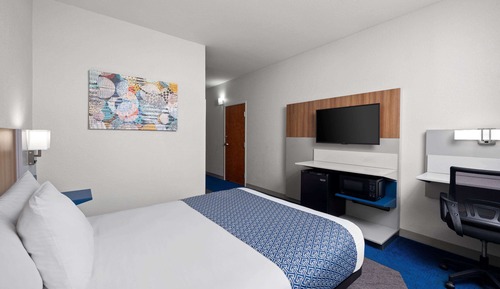 Suite, 1 Queen Bed, Accessible, Non Smoking (Mobility/Hearing)