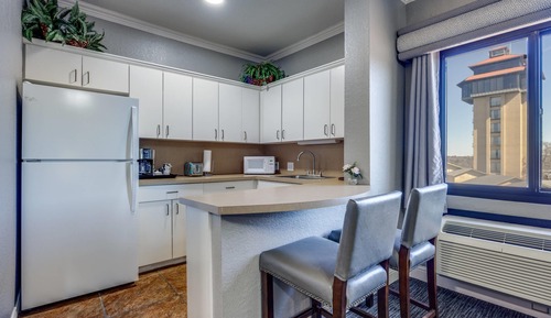 Suite, 1 King Bed, Accessible, Non Smoking