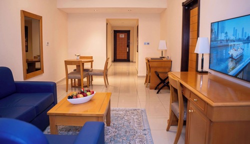 Suite, 1 King Bed, Kitchen