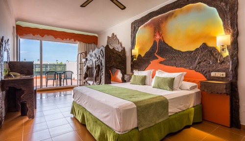 Double Room (Themed)