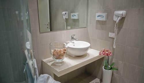 Deluxe Quadruple Room, Multiple Beds, Accessible
