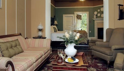 Superior Suite, 1 King Bed, Private Bathroom (Floral Bouquet Suite - 2nd Floor)