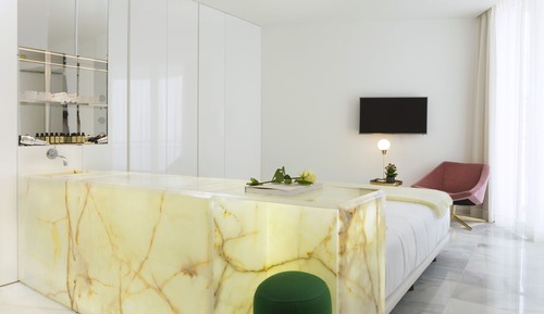Superior lateral room, sea view, balcony, ground floors
