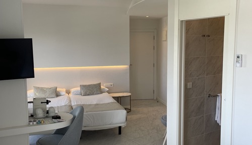 Connecting Family Comfort Room, Pool View, Balcony