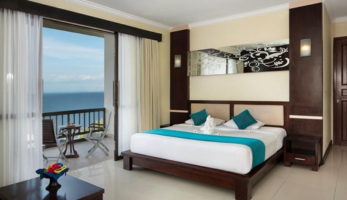 Junior Suite, 1 King Bed, Jetted Tub, Garden View