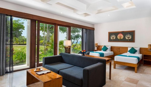 Deluxe Suite, 2 Twin Beds, Garden View