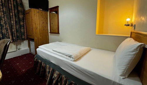 Single Room, Shared Bathroom