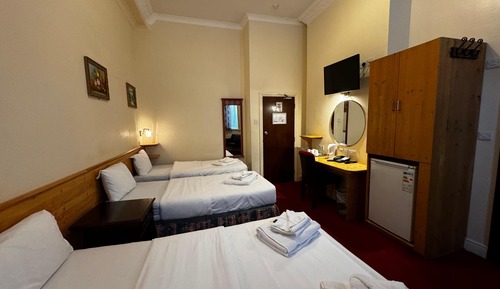 Quadruple Room, Ensuite