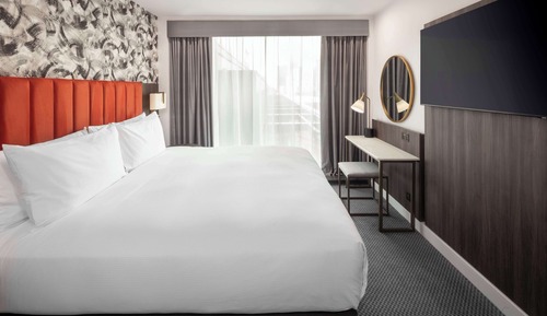 Suite, 1 King Bed, City View