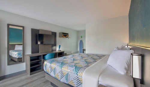 Standard Suite, 1 King Bed, Non Smoking, Kitchenette