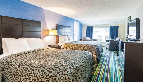 Room, 2 Queen Beds, Non Smoking, View (Front)