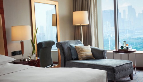 Business Room, 1 King Bed, City View