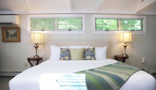 Deluxe King Suite