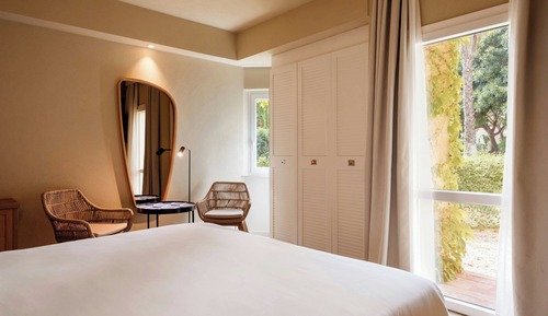 Deluxe Room, 1 King Bed, Non Smoking, Sea View