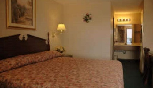 Standard Room, 1 Queen Bed