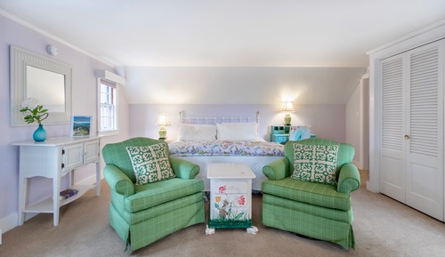 Classic Room, 1 King Bed, Balcony