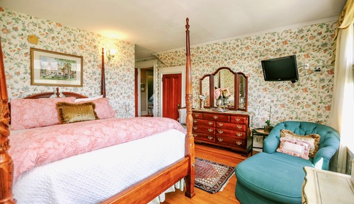 Mansion Queen, romantic, mountain view