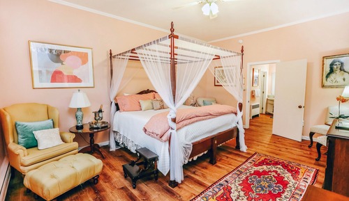 Villa King Suite, family, dog friendly, mountain views