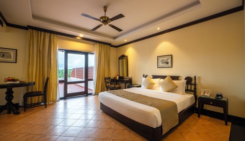 Deluxe Suite, 1 King Bed (Including Free wifi)